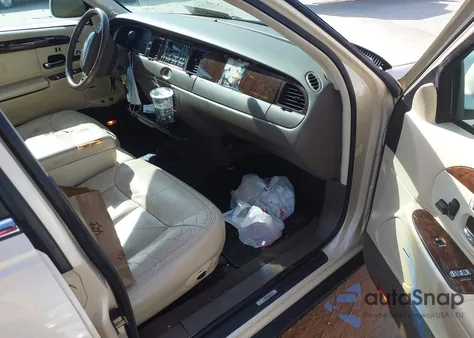 1998 Lincoln Town Car Cartier from USA, damaged, VIN 1LNFM83W8WY733464